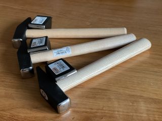 Kvalitný set na kovanie kosy od značky Picard - kladivo a nákova, ktoré leštíme do zrkadlova pre dosiahnutie dokonalého...